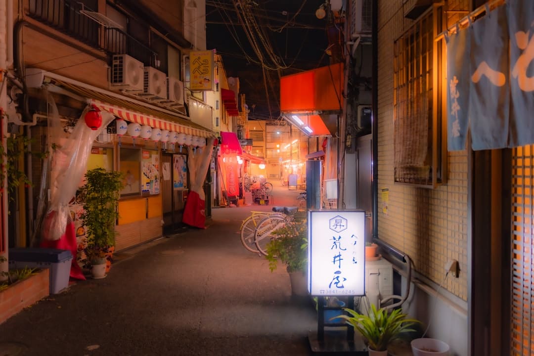 河北秦皇岛：游人赏山水觅清凉